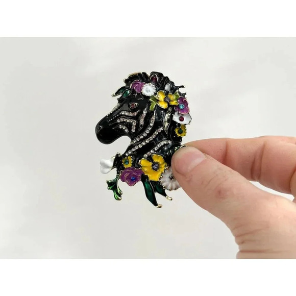 Mint Black Enamel Gold Toned Rhinestone Floral Vintage Horse Vintage Brooch - Picture 10 of 10